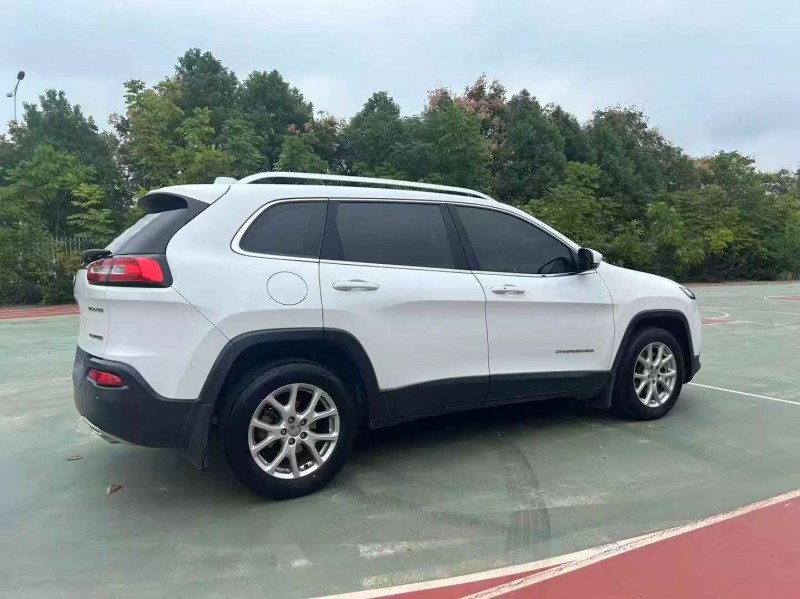 娄底18年Jeep自由光4