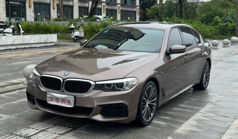 阳江19年宝马5系3