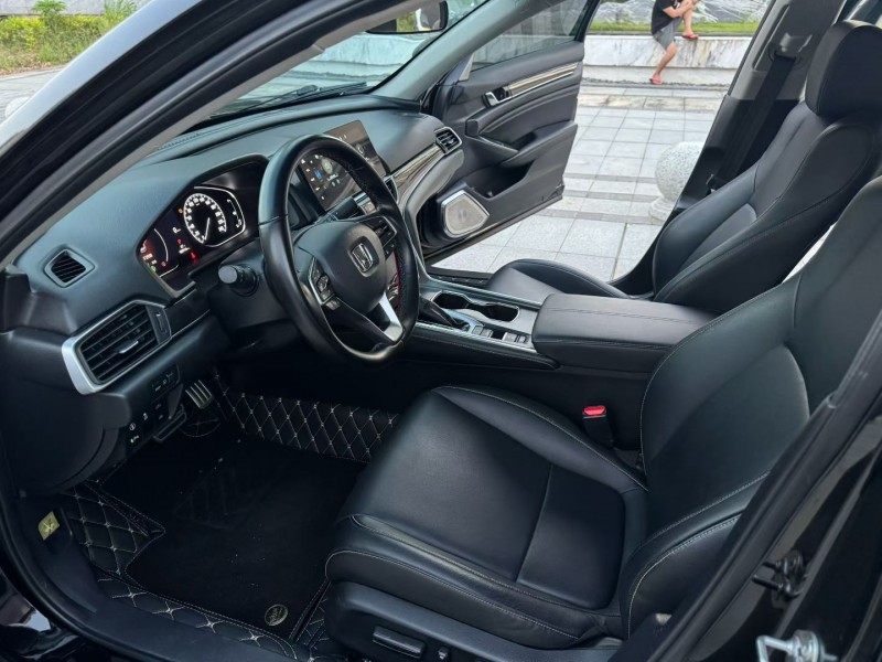 阳江23年本田雅阁4