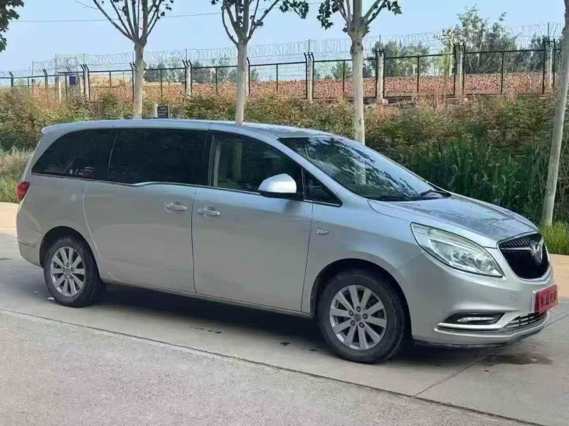 新乡17年别克GL82