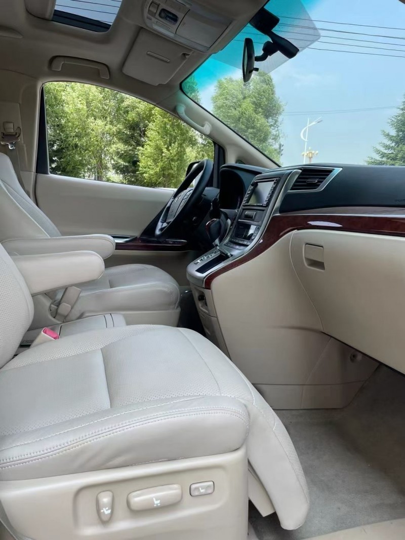 吉林11年丰田埃尔法8