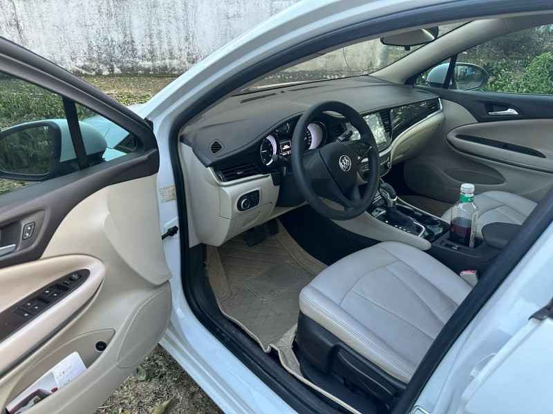 湛江17年别克威朗6