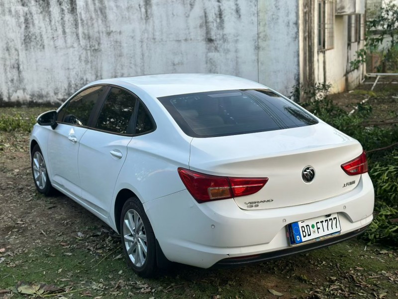 湛江17年别克威朗8