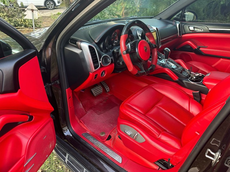 湛江14年保时捷卡宴9