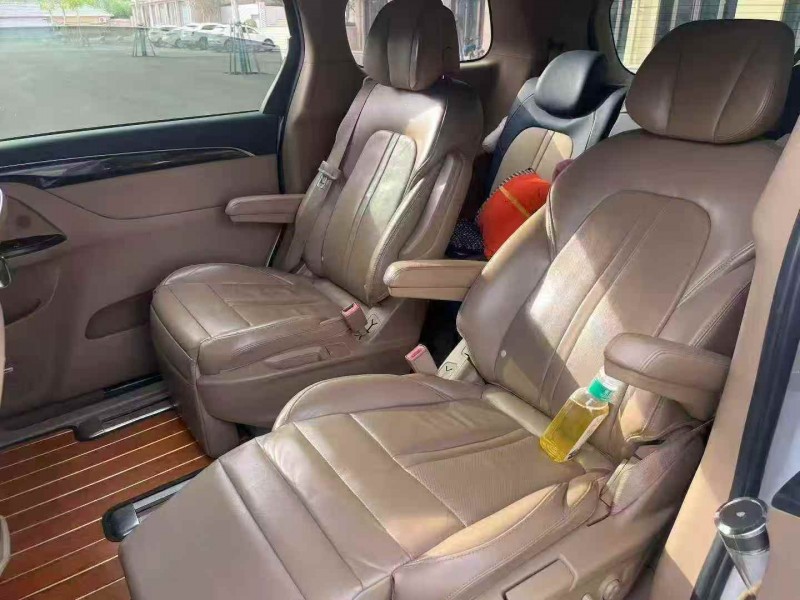 青岛17年别克GL84