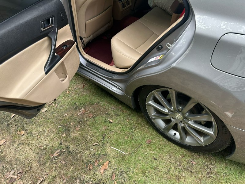 湛江11年丰田锐志6