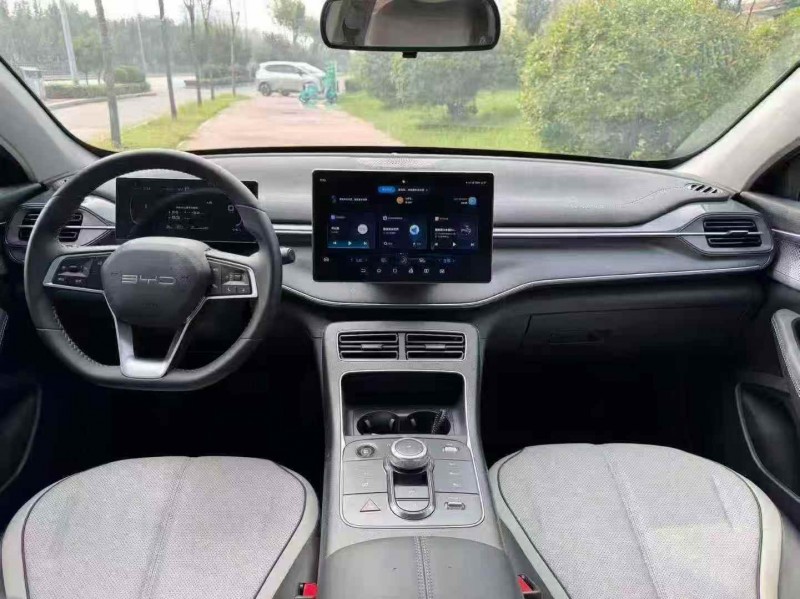 莱芜25年比亚迪驱逐舰7