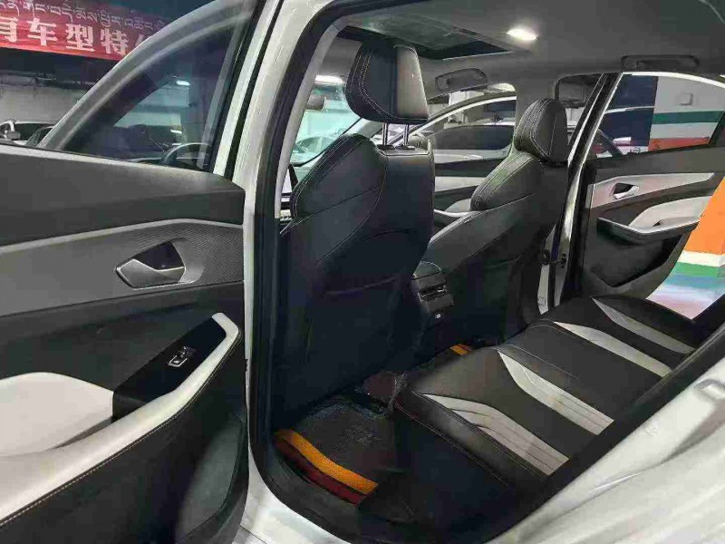 成都24年吉利缤瑞5