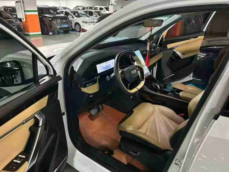 成都23年吉利博越3