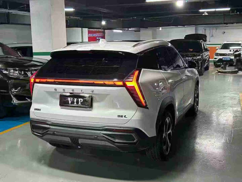 成都23年吉利博越7