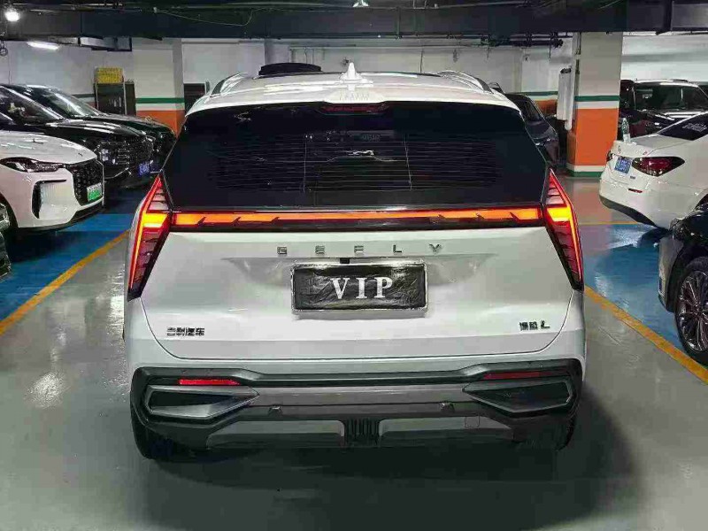 成都23年吉利博越8