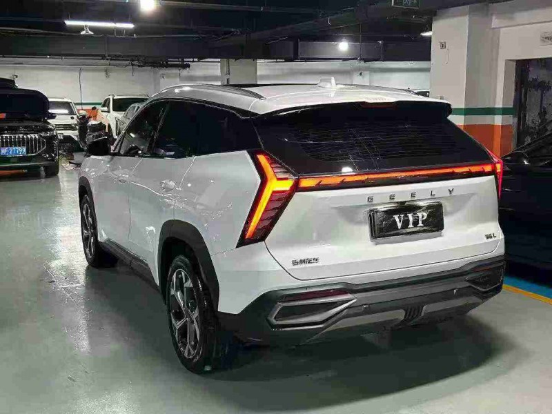 成都23年吉利博越9