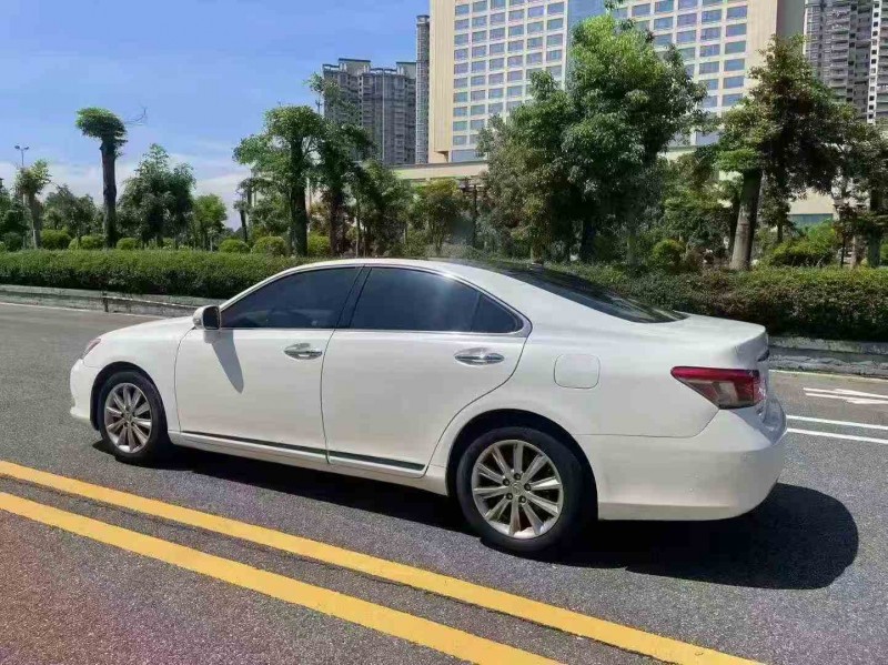 佛山12年雷克萨斯ES8