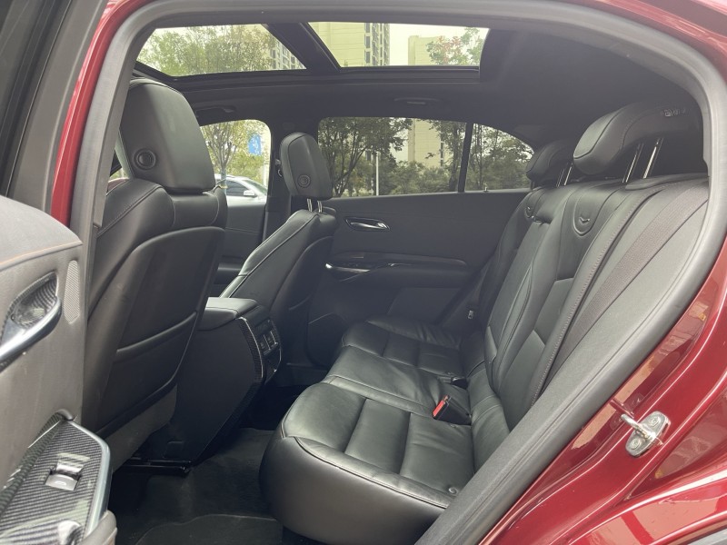 济宁19年凯迪拉克XT47