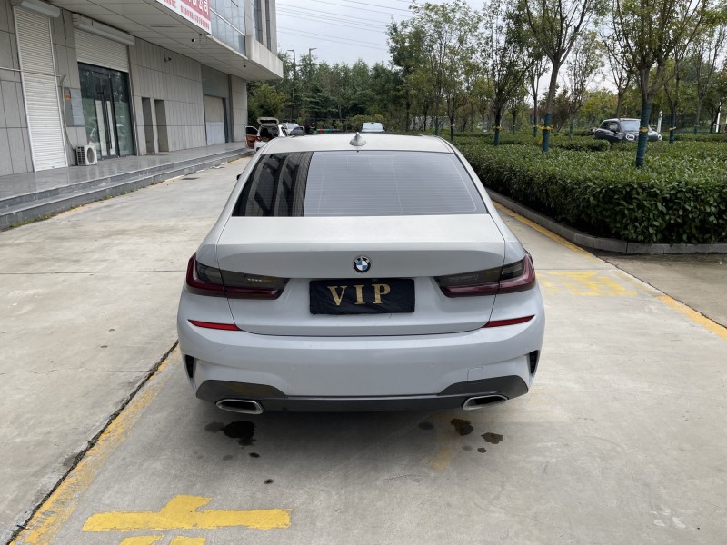 济宁21年宝马3系8