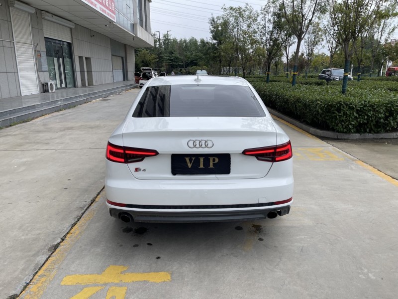 济宁19年奥迪A4L7