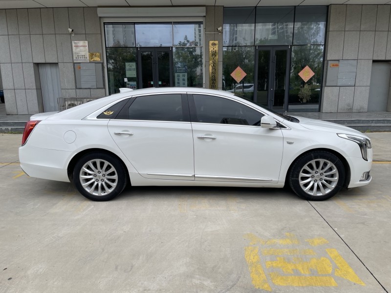济宁19年凯迪拉克XTS8