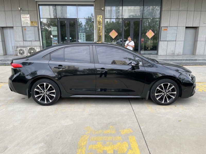 济宁21年丰田雷凌8