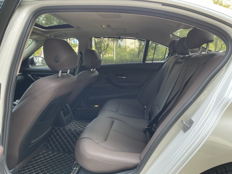 泰安18年宝马3系8