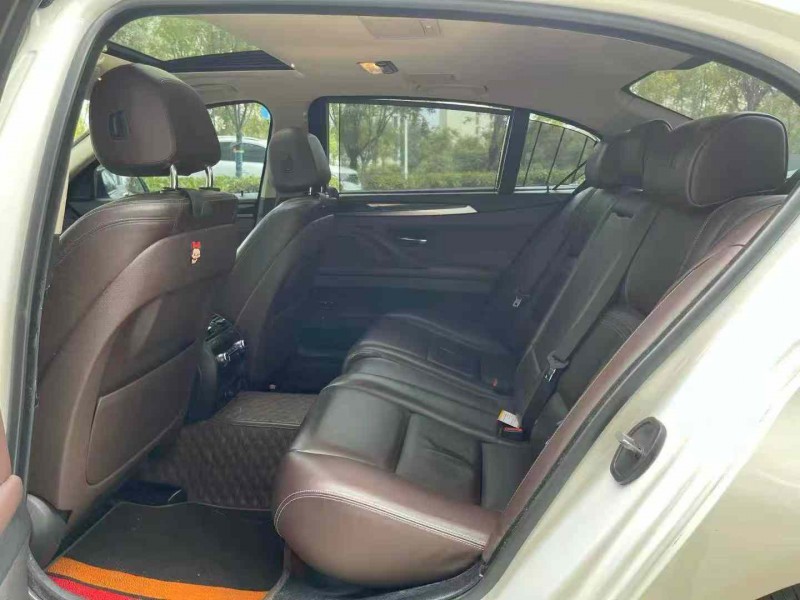 济宁15年宝马5系8