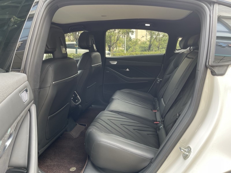 淄博24年长安汽车深蓝8