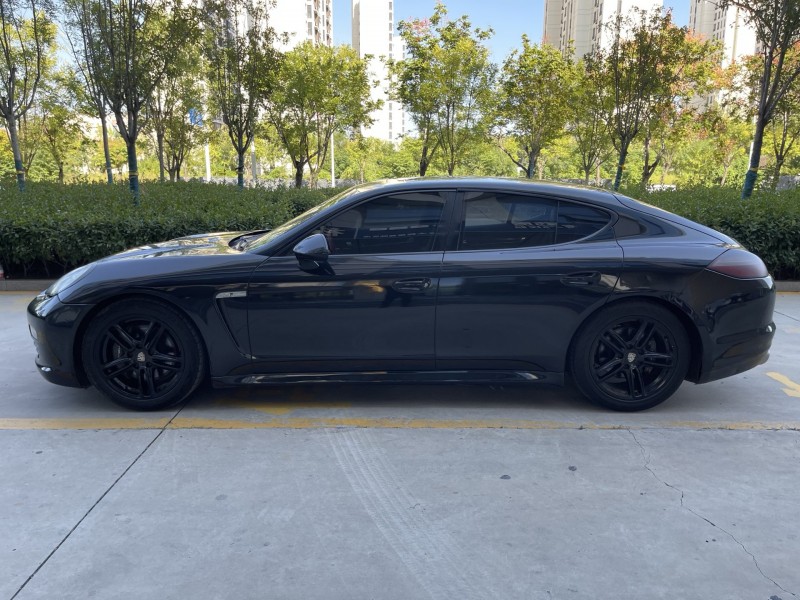 济宁11年保时捷帕拉梅拉3