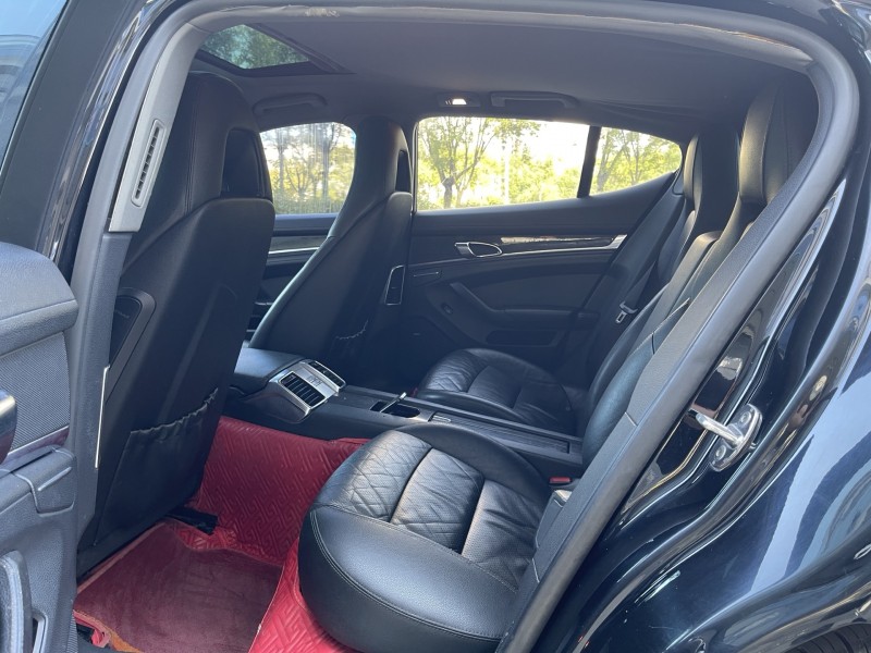 济宁11年保时捷帕拉梅拉8