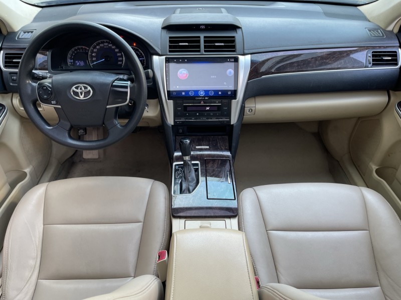 济宁17年丰田凯美瑞5