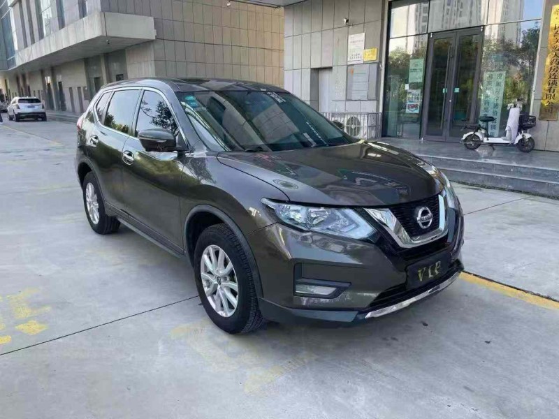 济宁20年日产奇骏2