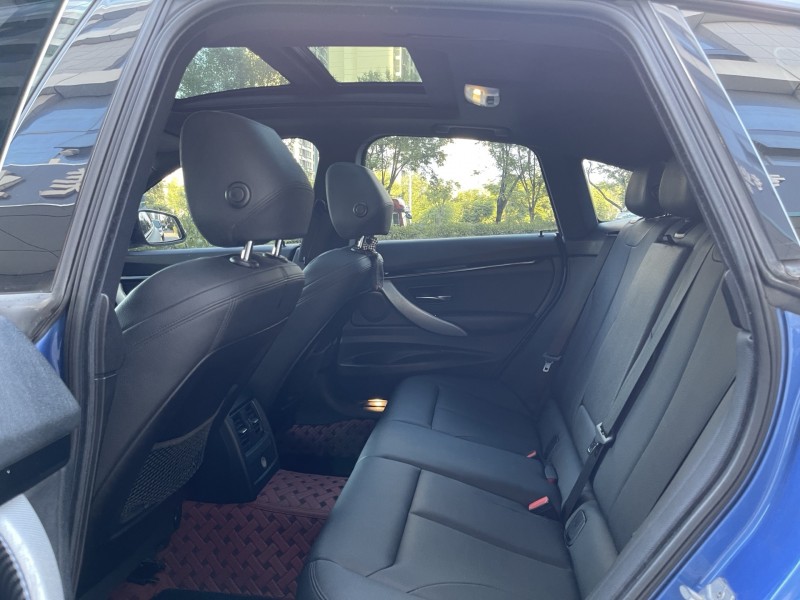 济宁17年宝马3系8