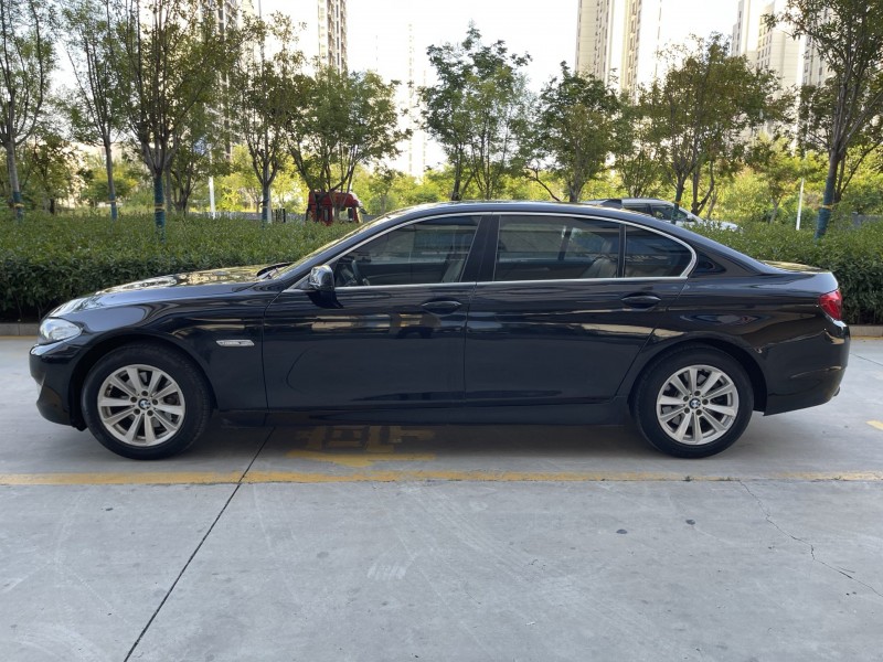 济宁13年宝马5系8