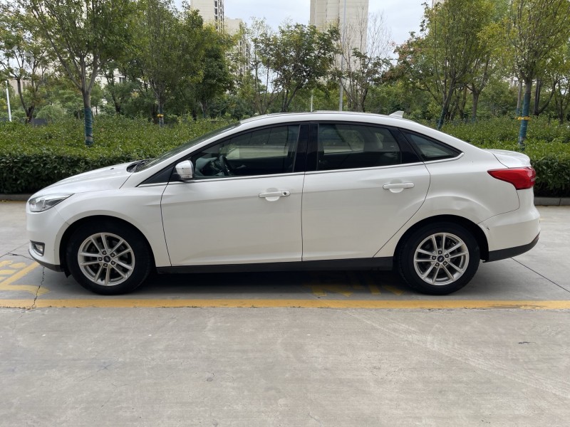 济宁17年福特福克斯8