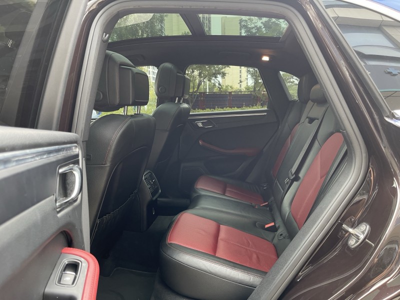 济宁17年保时捷Macan8