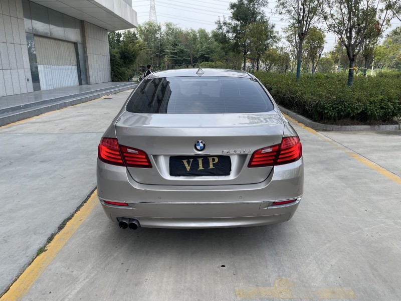 济宁17年宝马5系9