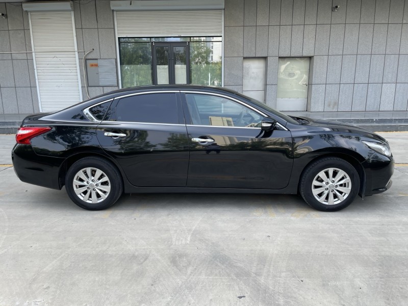 济宁19年日产天籁5