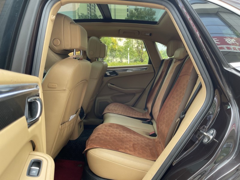 济宁17年保时捷Macan7