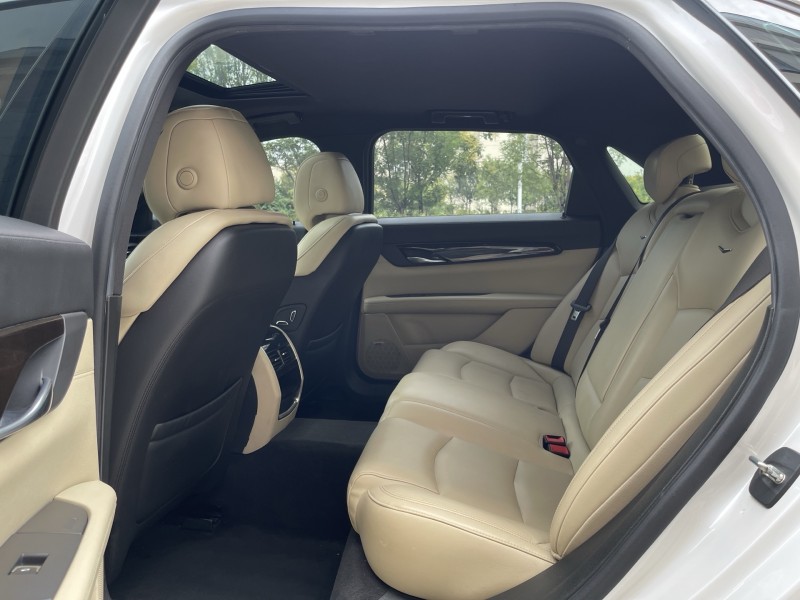 济宁19年凯迪拉克CT66