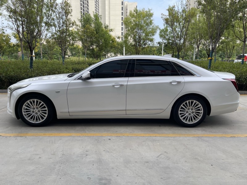 济宁19年凯迪拉克CT68