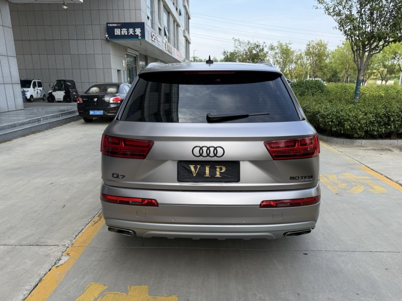 济宁17年奥迪Q78