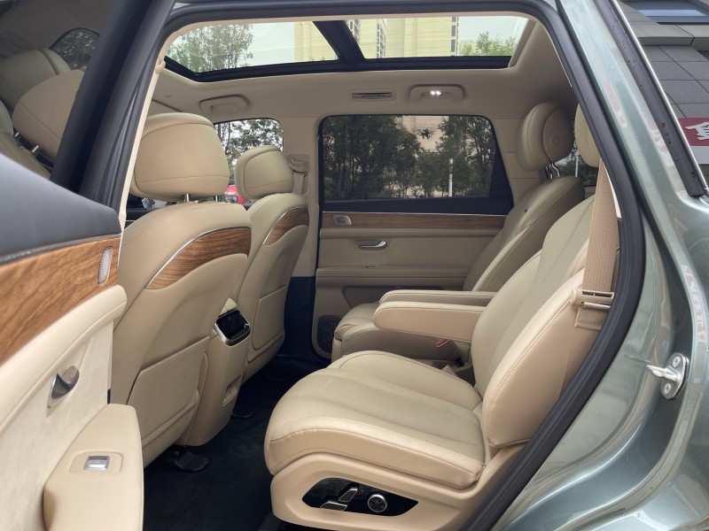 济宁23年华为智选问界6