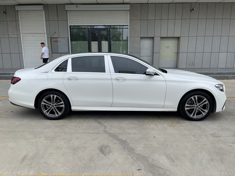 济宁21年奔驰E8