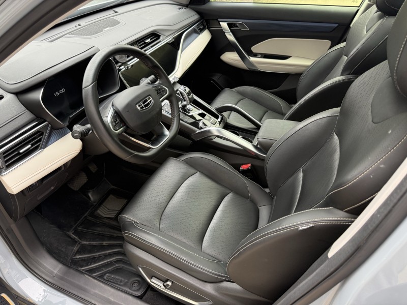 济宁22年吉利博越5