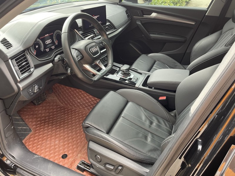 济宁22年奥迪Q56