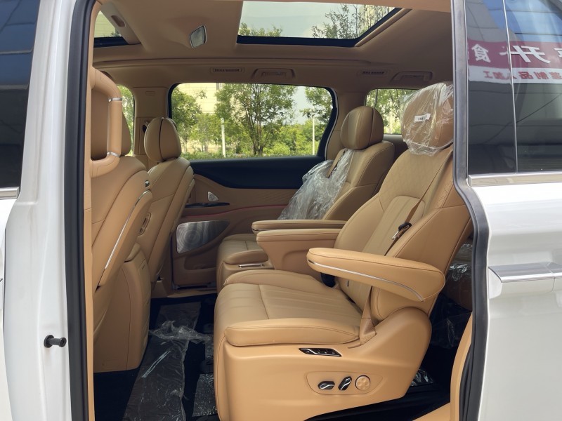 济宁25年岚图汽车梦想家5