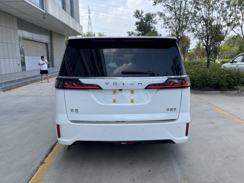 济宁25年岚图汽车梦想家8