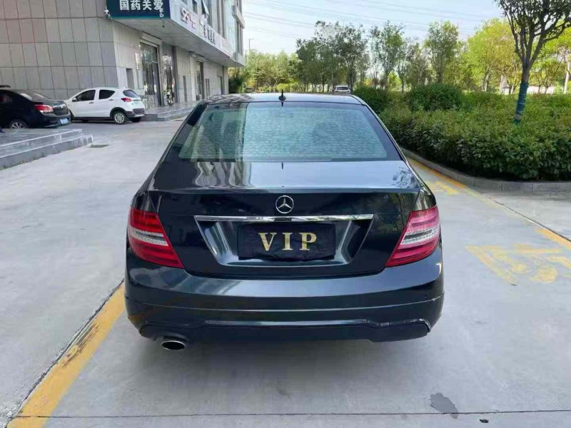 济宁13年奔驰C7