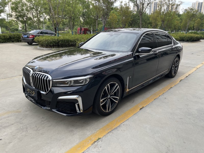 济宁22年宝马7系3