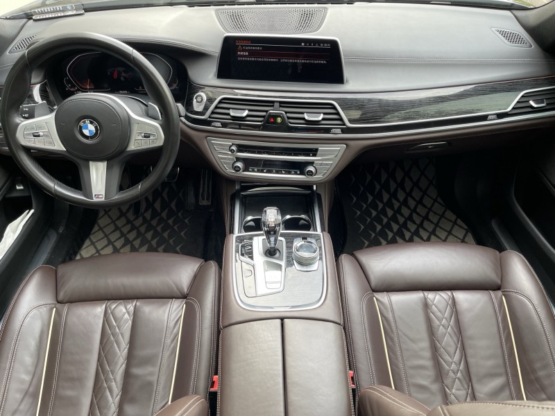 济宁22年宝马7系5
