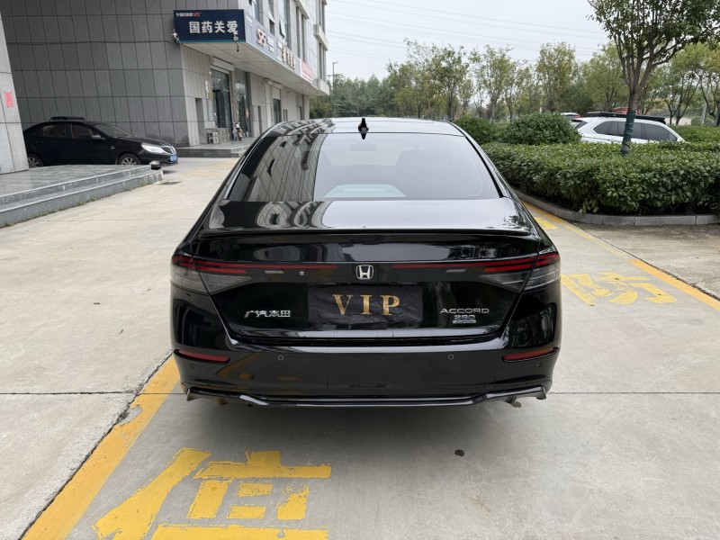 济宁23年本田雅阁8