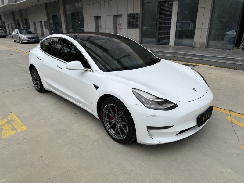 济宁19年特斯拉MODEL 33